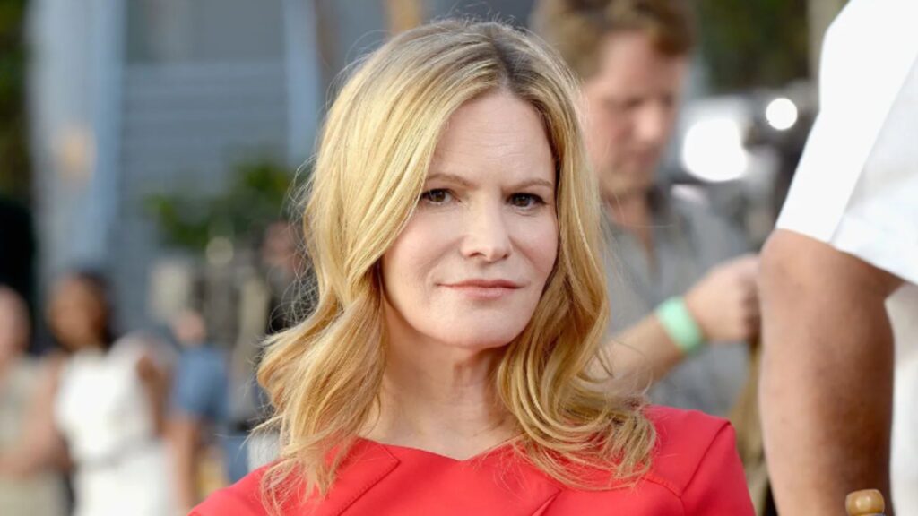 Jennifer Jason Leigh